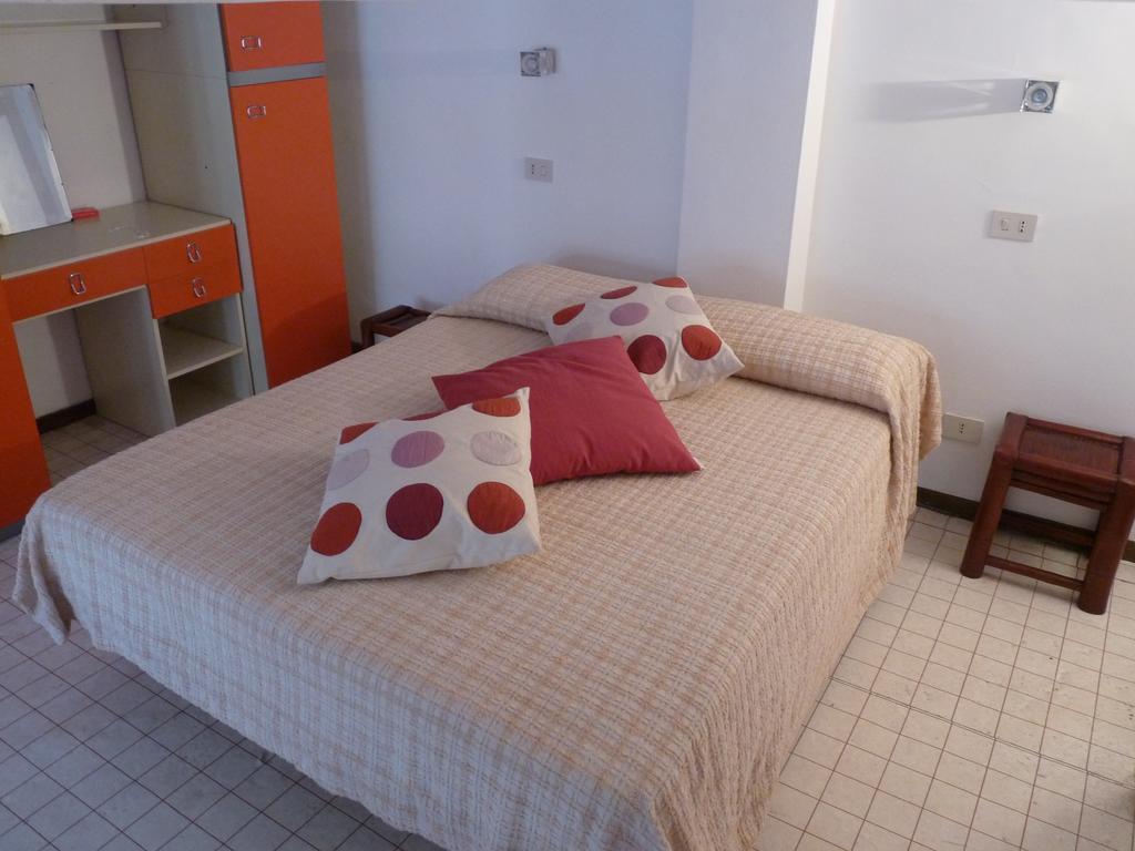 Agenzia Aprea Appartamenti Ponza Zimmer foto